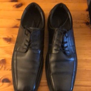 Shoes . Men’s black tie dress shoes
